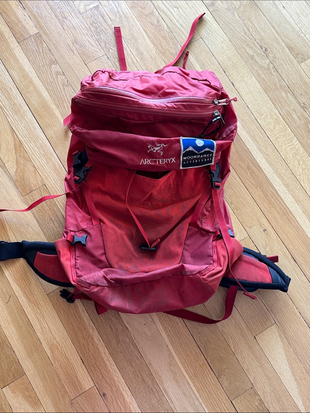 Arc'teryx Axios 33 Red Men's Hiking Backpack with Front Pocket